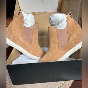 SOREL Out 'N' About Slip-On Wedge Booties size 7.5 NIB